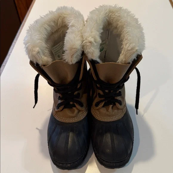 Sorel Tan and Black Boots with Faux Fur - Picture 5 of 8
